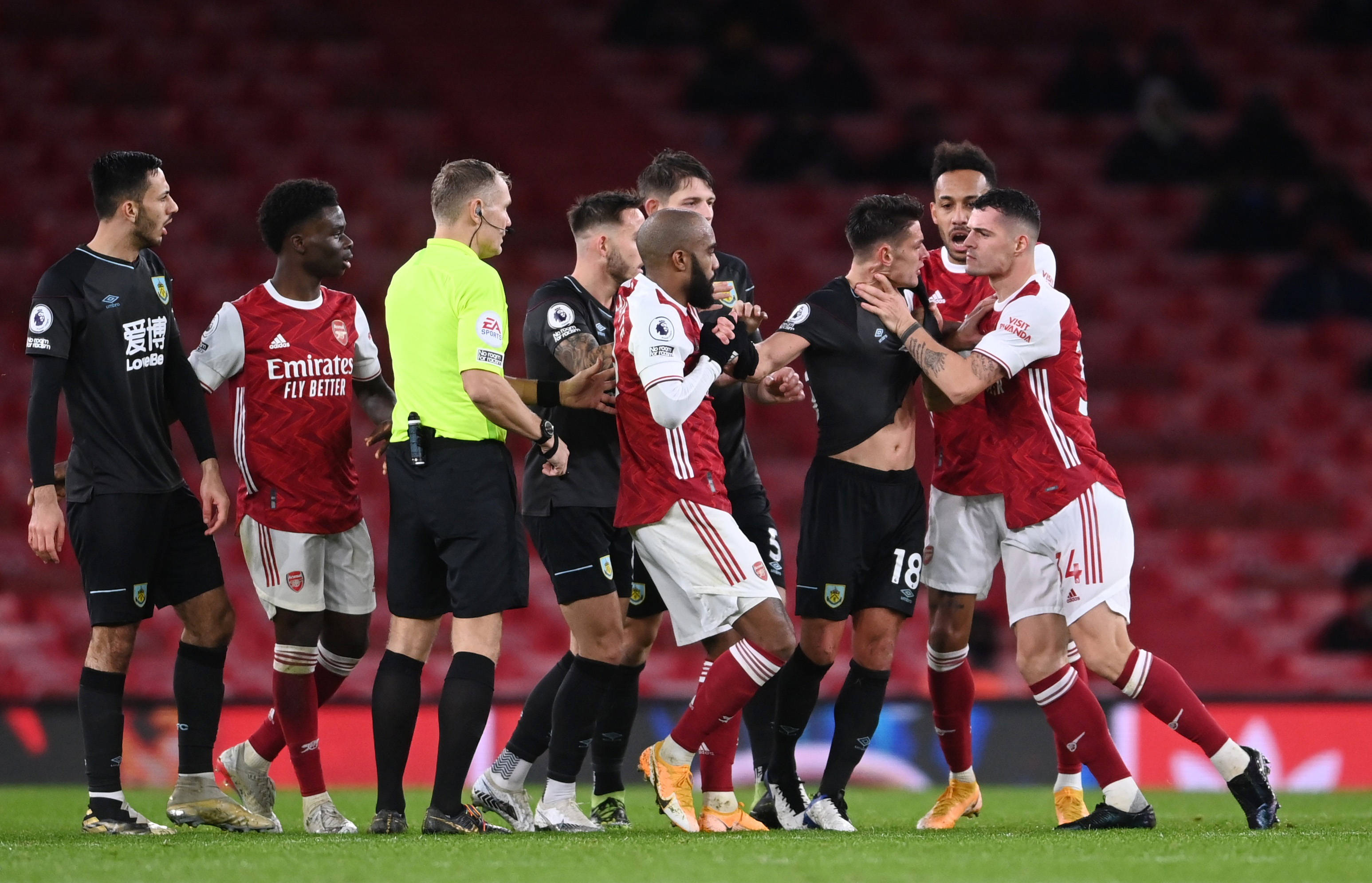 似乎暗示两 似乎暗示两